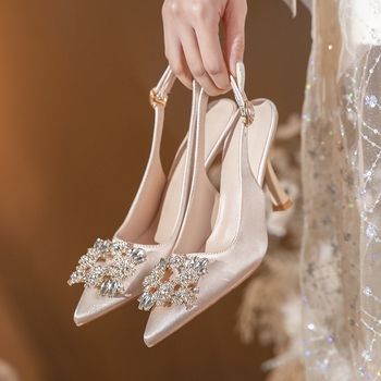 316-253 Pantofi cu toc din satin, stil franțuzesc, vârf ascuțit, culoare șampanie, strasuri și cataramă pătrată, elegante, mărime mare