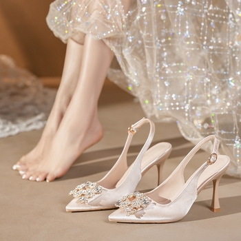 316-253 Pantofi cu toc din satin, stil franțuzesc, vârf ascuțit, culoare șampanie, strasuri și cataramă pătrată, elegante, mărime mare