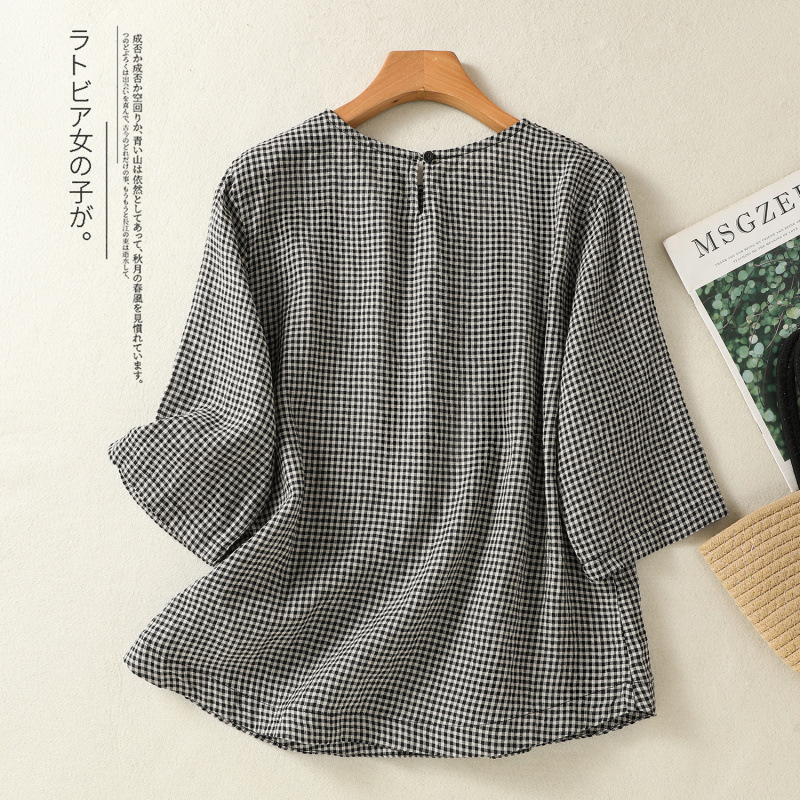 Tricou feminin japonez retro din bumbac-lin cu model în carouri fine, croială lejeră, mâneci scurte, guler rotund, top casual de vară 2025.