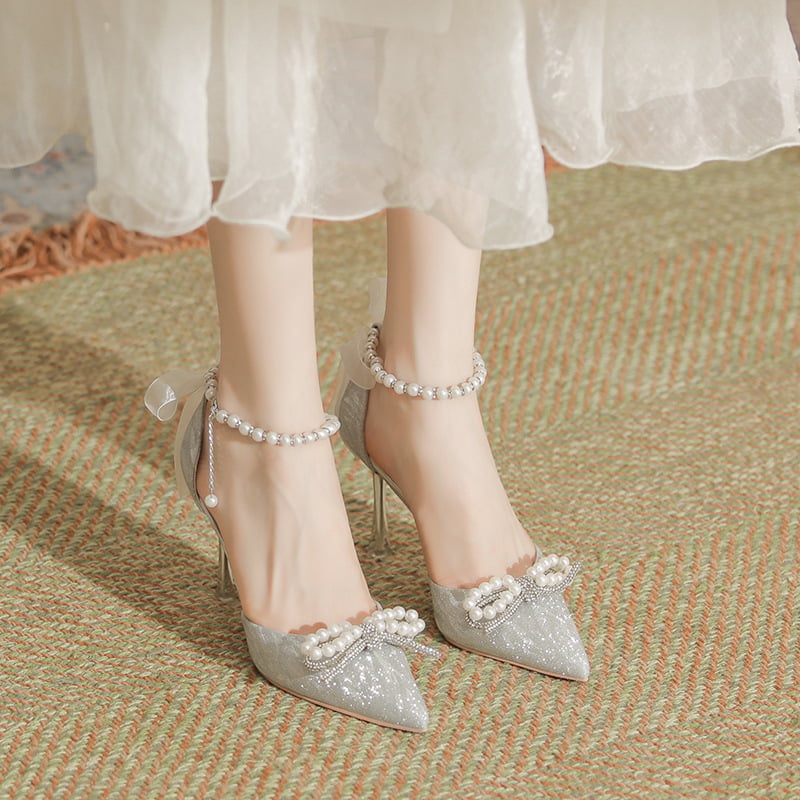 Heart orchid Pantofi eleganți argintii, cu glitter, vârf ascuțit și cataramă cu perlă – încălțăminte pentru nunți și ocazii formale