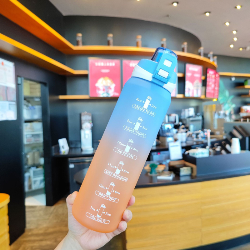 Cană de apă 1000 ml, stil sport minimalist, gradient curcubeu în trei culori, pentru băut direct, portabilă cu mâner