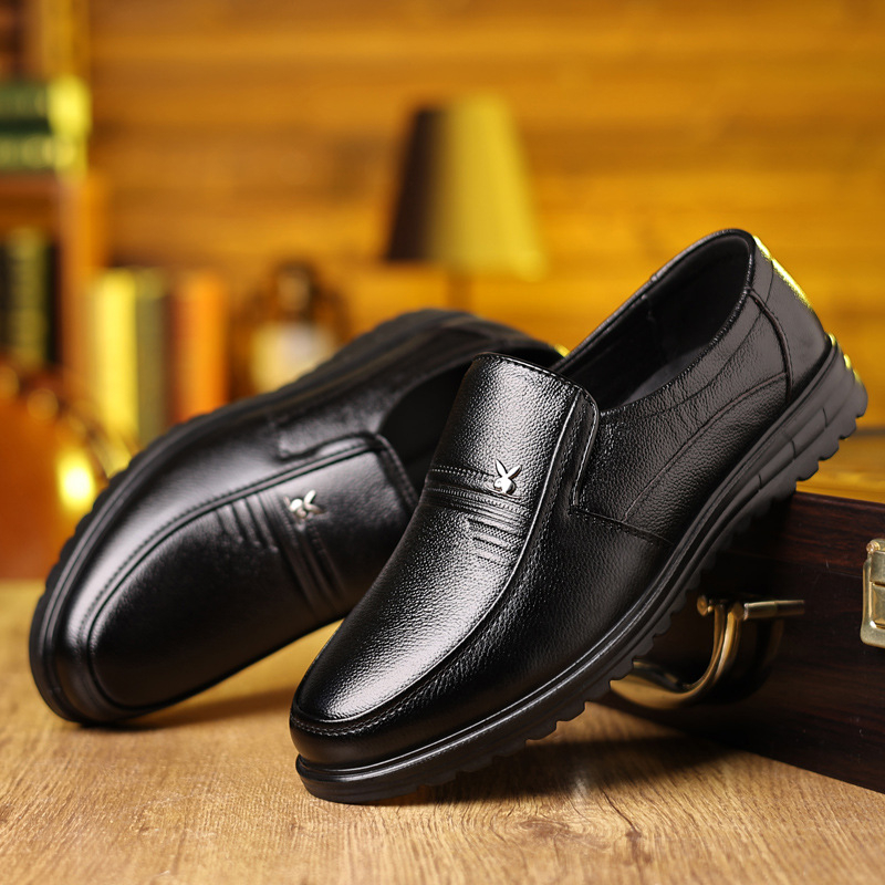 2025 nova muška casual kožna obuća s mekanom potplatom, slip-on dizajn, niski gornji dio, okrugla prst, umjetna koža, PU podstava, plastična potplata, ravni đon