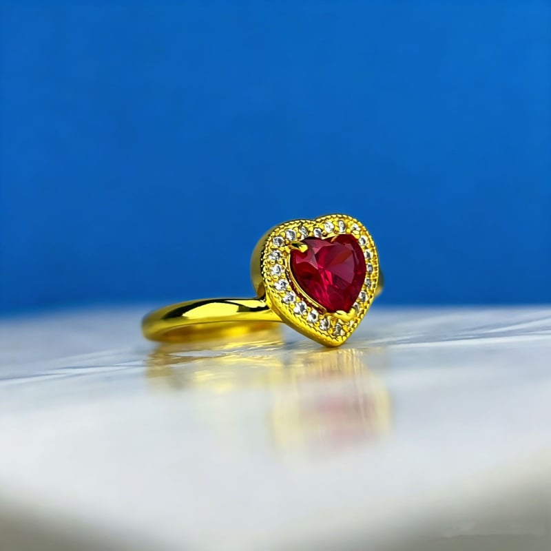 Inel deschis din cupru placat cu aur, rubin sânge de porumbel și diamante colorate – design unic, versatil