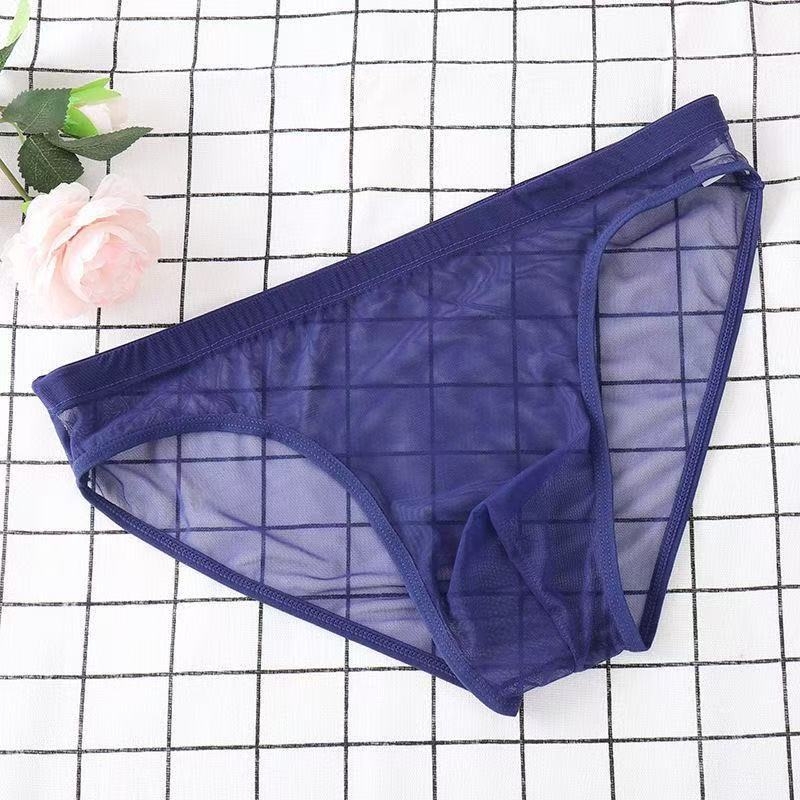 Boxeri slim, complet transparenți, fără cusuri, într-o culoare solidă, respirabili, transparenți.