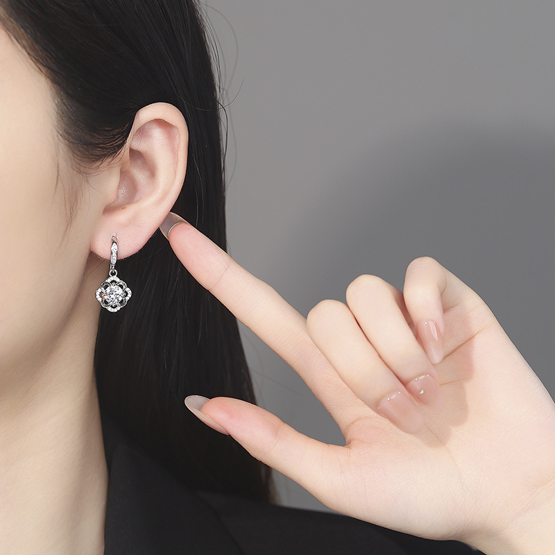 Cercei pentru femei, 1 carat, design floare cu pistil și trifoi cu patru foi, moissanit sintetic, stil elegant-lejer