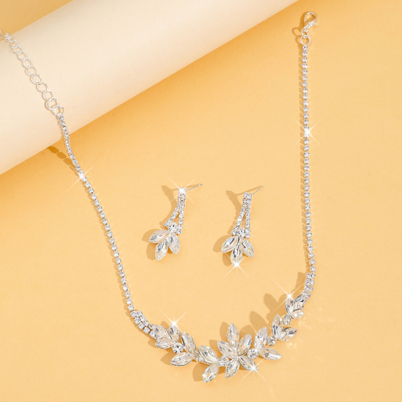Set de bijuterii din rhinestone: colier și cercei, pandantive inimă, lacrimă sau clopot, accesorii pentru rochia de mireasă