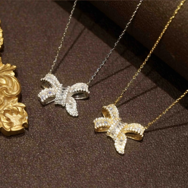 Colier cu nod în formă de fundă, cu diamante complete, pentru femei; lanț pentru claviculă cu diamante baguette; accesoriu delicat și elegant în stil vedetă