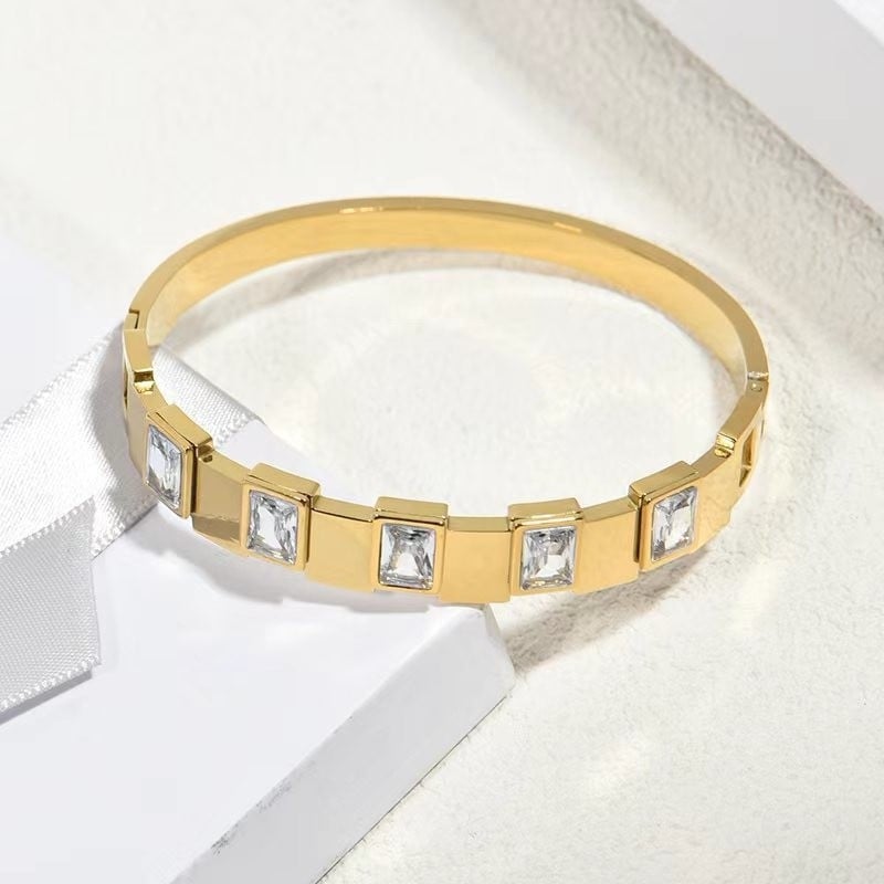 Brățară pentru femei din oțel inoxidabil, cu accente de diamante pătrate, finisaj auriu lucios