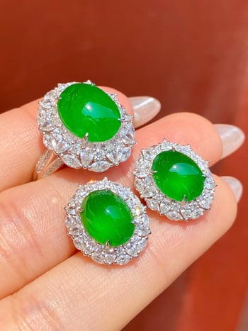 Set inel și cercei din jad în formă de ou, încrustat cu aur de 18k, jad verde imperial