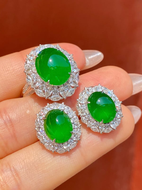 Set inel și cercei din jad în formă de ou, încrustat cu aur de 18k, jad verde imperial