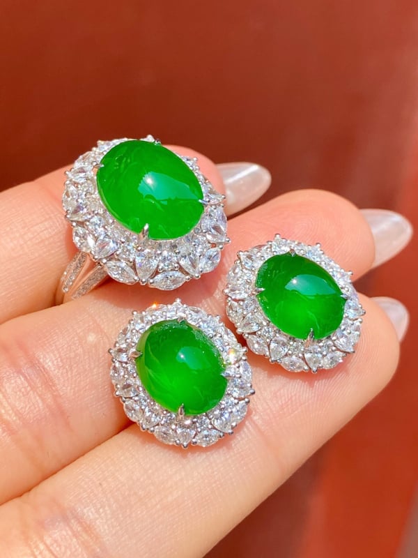 Set inel și cercei din jad în formă de ou, încrustat cu aur de 18k, jad verde imperial