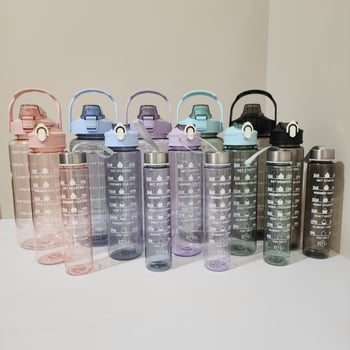 Set de trei pahare transparente din plastic cu pai, pentru utilizare în aer liber