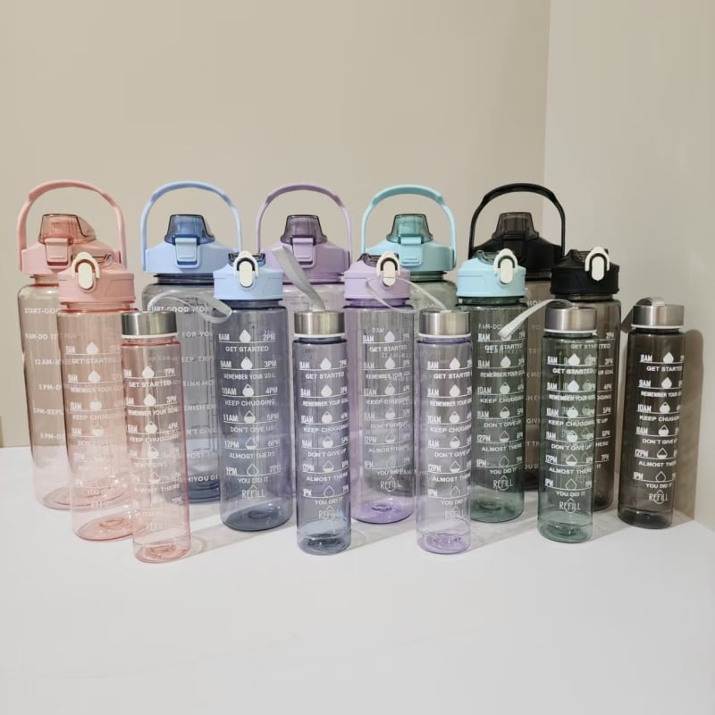 Set de trei pahare transparente din plastic cu pai, pentru utilizare în aer liber