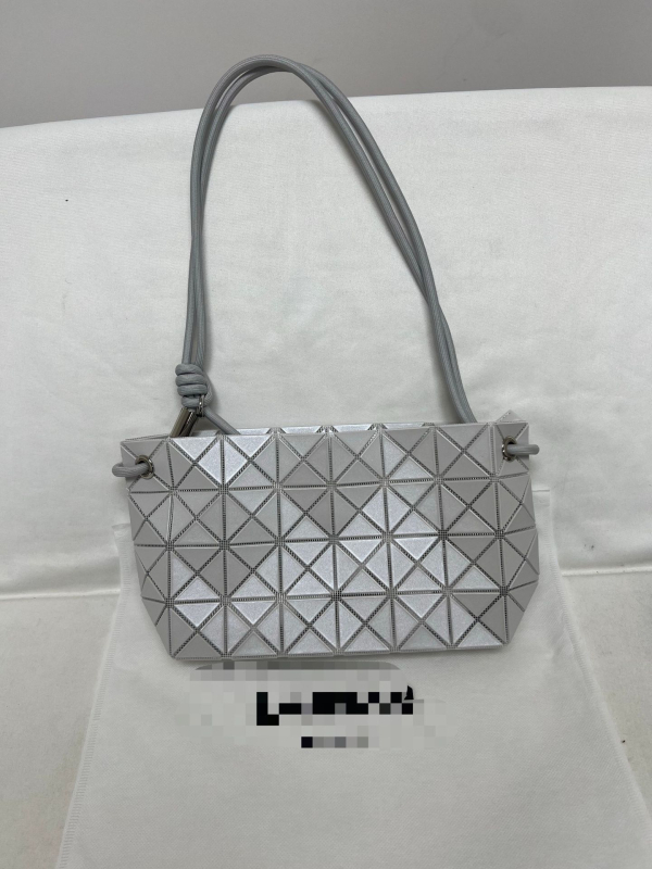 Model japonez nou: geometriu romb quiltat cu șnur, geantă tofu pătrată pentru femei, crossbody/umar, ediție limitată mai 2026.