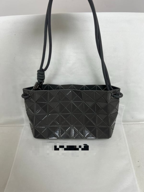 Model japonez nou: geometriu romb quiltat cu șnur, geantă tofu pătrată pentru femei, crossbody/umar, ediție limitată mai 2026.