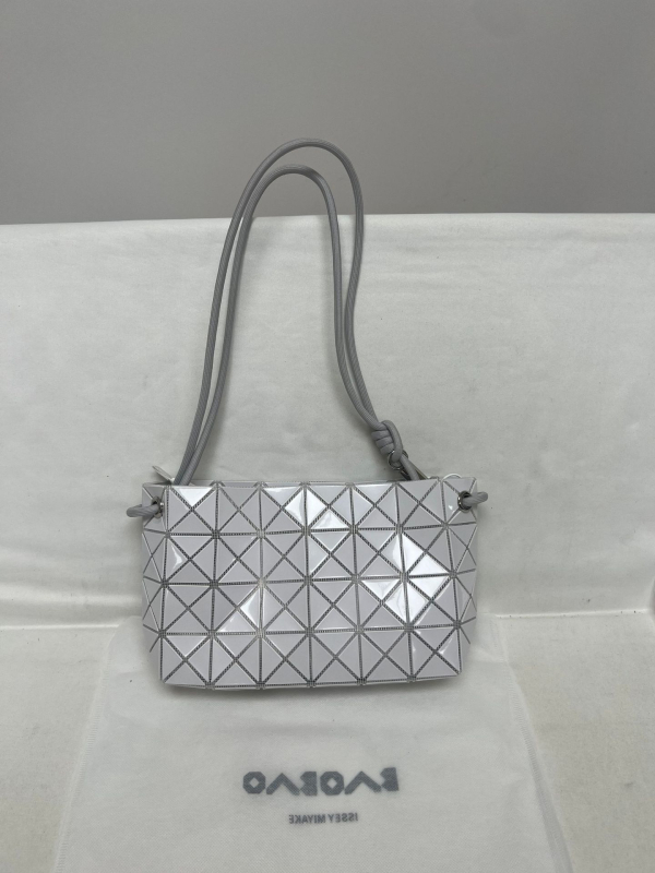 Model japonez nou: geometriu romb quiltat cu șnur, geantă tofu pătrată pentru femei, crossbody/umar, ediție limitată mai 2026.