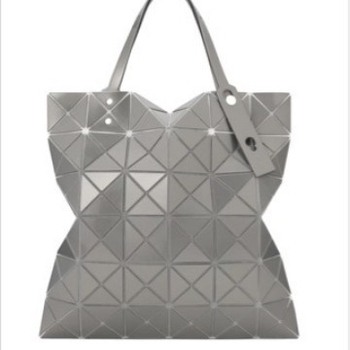 Geantă mini geometrică în formă de romb, accesorii metalice albe, 6 compartimente, PVC