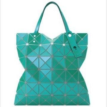 Geantă mini geometrică în formă de romb, accesorii metalice albe, 6 compartimente, PVC