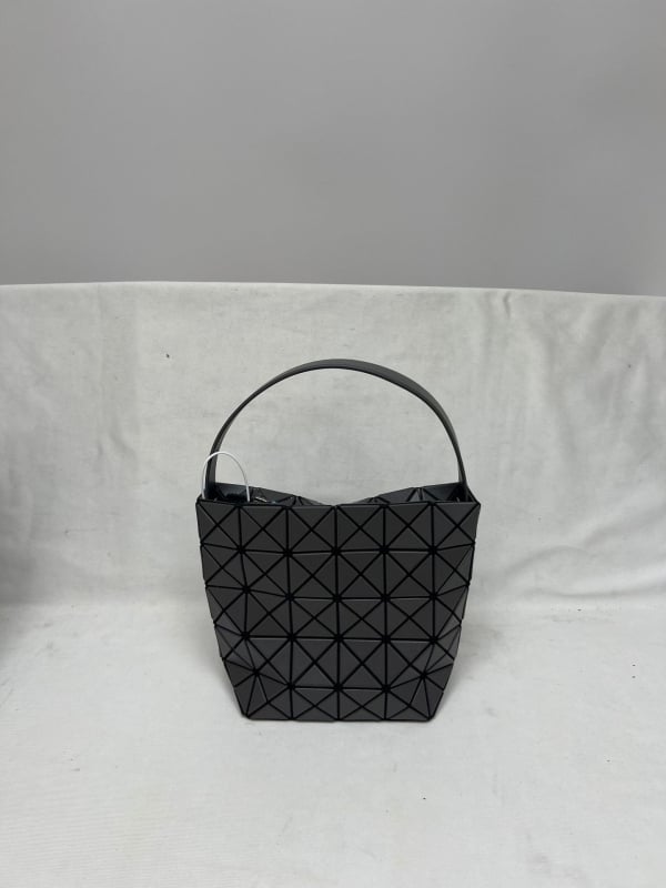 Geantă PVC tip găleată cu quilting în rombi geometrice, curea peste umăr, geantă de machiaj în formă de semilună