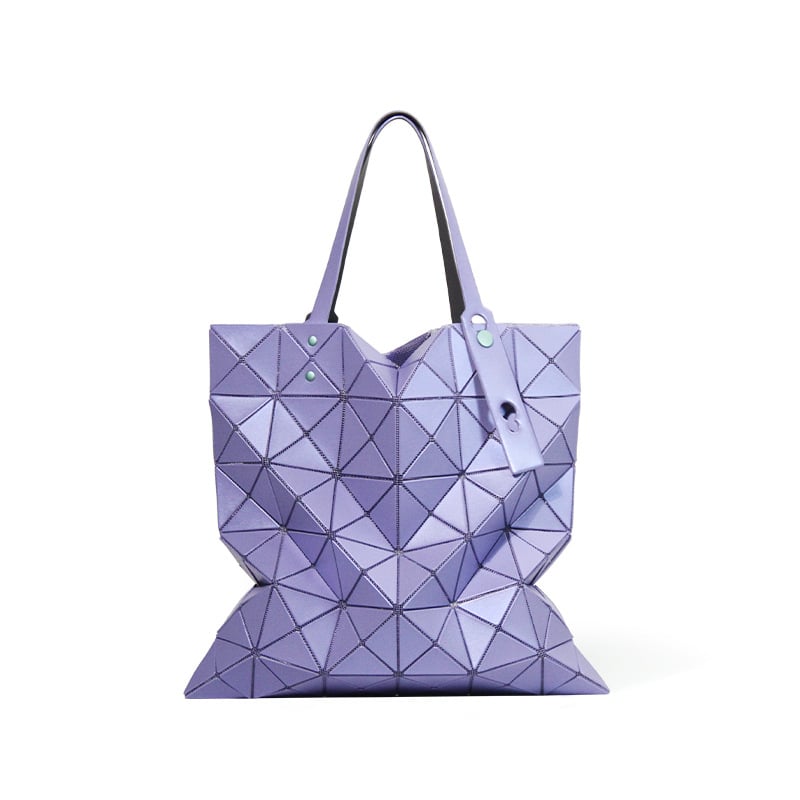 Geantă tote geometrică în formă de romb, finisaj mat și cu nituri colorate