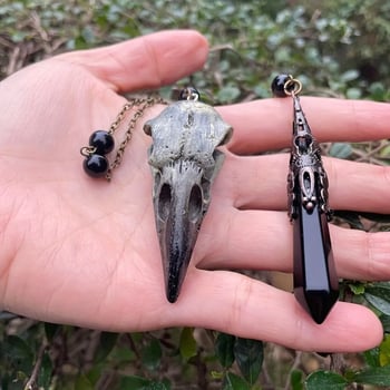 Colier vintage handmade cu pandantiv din os de pasăre și obsidian, lanț lung, unisex