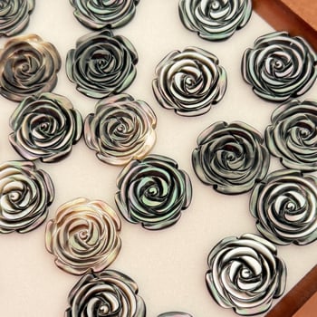 20 mm roz gravat manual pe scoică neagră naturală — piese pentru bijuterii DIY, cercei și accesorii pentru cap