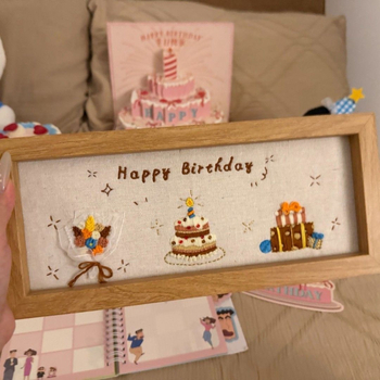 Ramă foto cusută manual – kit DIY pentru aniversare, decor simplu, cadou pentru prieteni