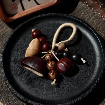 Brățară Bodhi naturală cu cochilii de semințe, clopoțel de vânt, rădăcină de floare de cardamom și pungă de soapberry