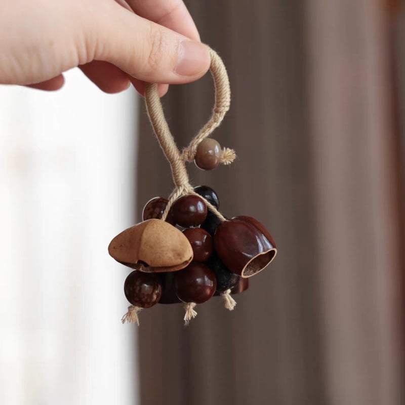 Brățară Bodhi naturală cu cochilii de semințe, clopoțel de vânt, rădăcină de floare de cardamom și pungă de soapberry