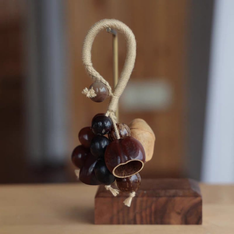 Brățară Bodhi naturală cu cochilii de semințe, clopoțel de vânt, rădăcină de floare de cardamom și pungă de soapberry