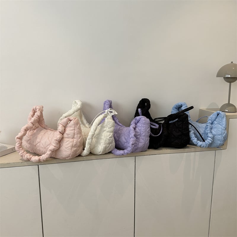 Geantă crossbody minimalistă în formă de nor pentru femei, casual și versatilă