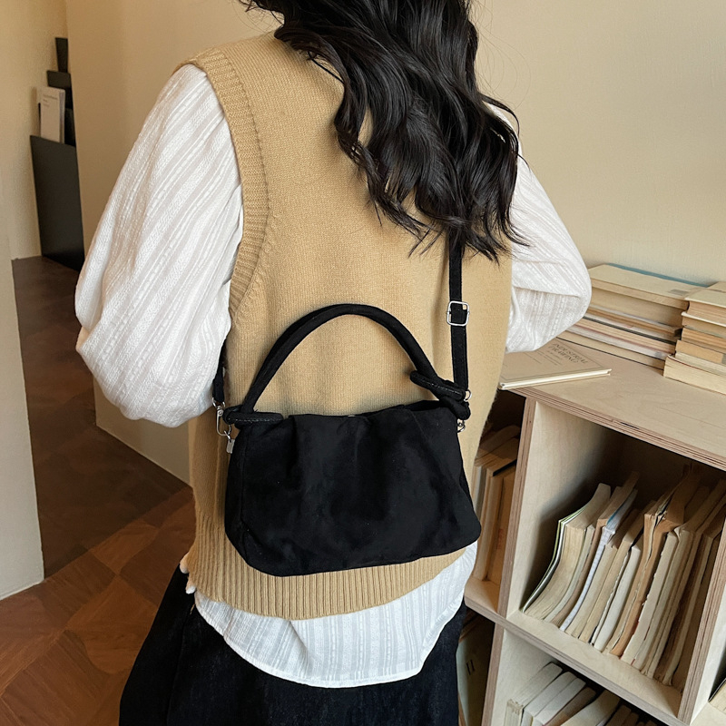 Geantă mică din piele pentru femei, crossbody, 2026 stil nou, model plisat în formă de nor, vintage și versatil