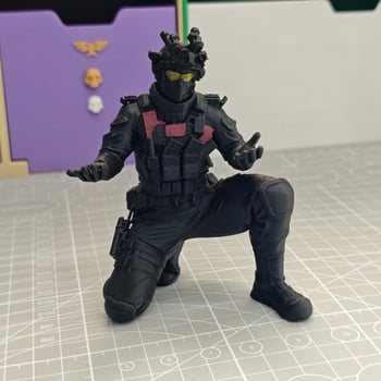 Suport de pix Delta Force Weilong, imprimat 3D — figură tactică pentru birou, decorativ model cadou de ziua de naștere