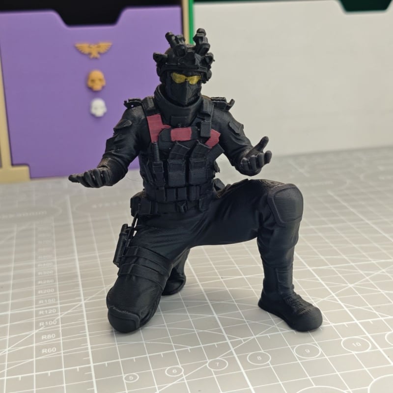 Suport de pix Delta Force Weilong, imprimat 3D — figură tactică pentru birou, decorativ model cadou de ziua de naștere