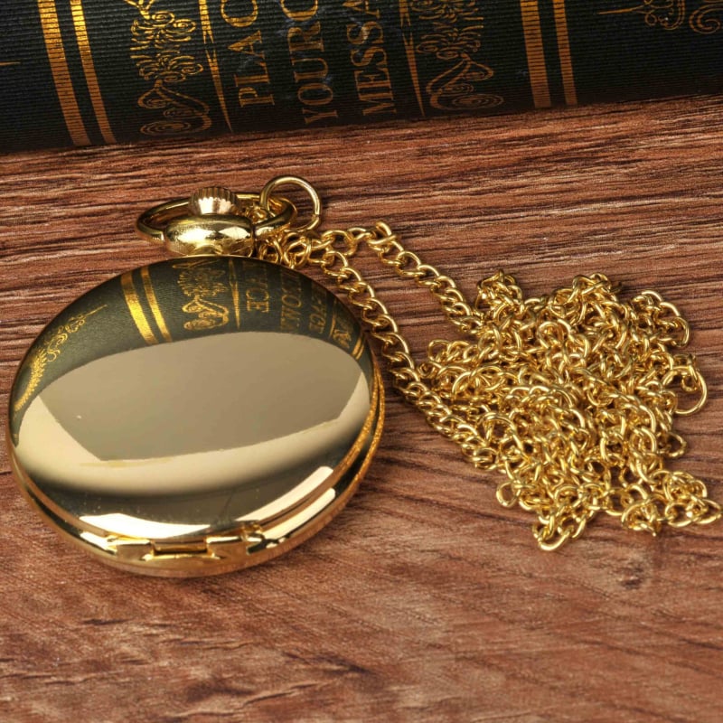 Ceas de buzunar mare, auriu, cu cadran roman dublu și gravură