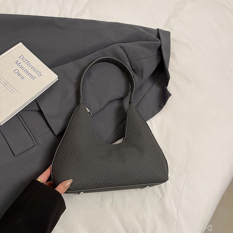 Geantă de umăr pentru femei, în formă de semilună, Primăvara 2026, design minimalist, piele PU, purtare zilnică
