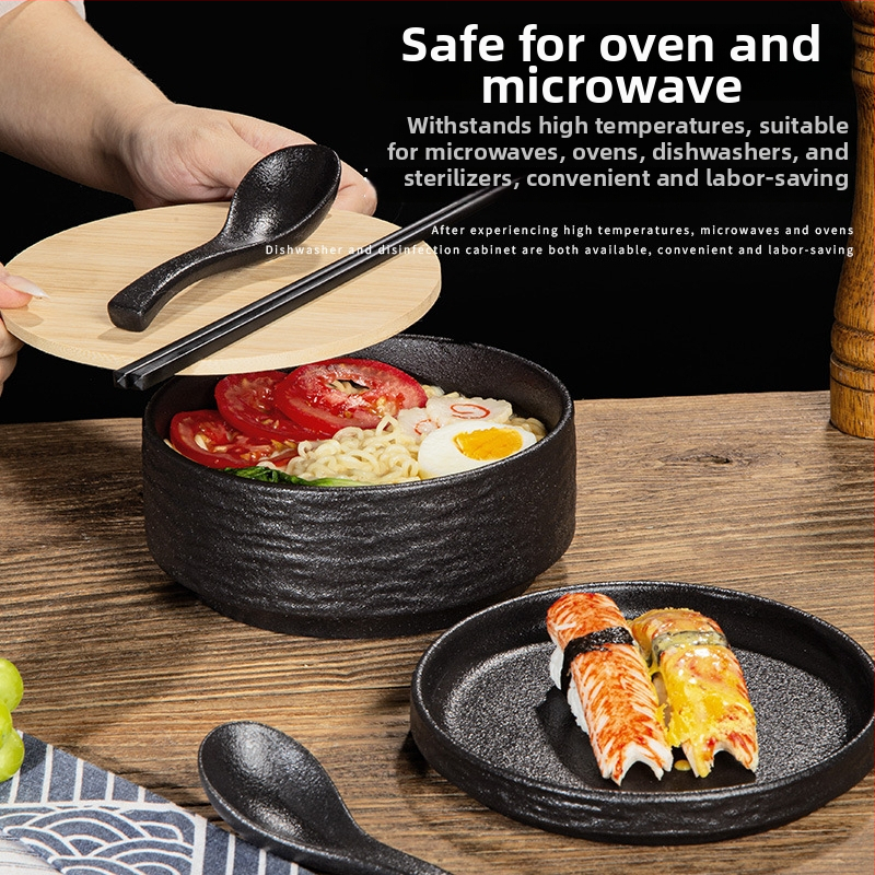 Fedéllel ellátott porcelán tálak – készlet instant tészta, saláta és sushi számára; átmérő 16–17 cm; kör alakú forma, matt felület; modernista stílus; mindennapi és diákhasználatra alkalmas.