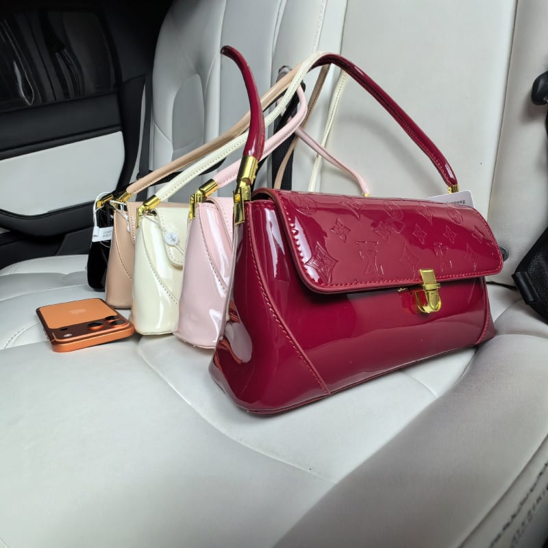 Geantă pentru femei din piele cu patent, 2026, elegantă și versatilă, purtată pe umăr sau crossbody, design de nivel înalt
