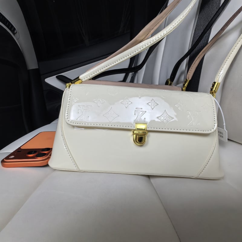 Geantă pentru femei din piele cu patent, 2026, elegantă și versatilă, purtată pe umăr sau crossbody, design de nivel înalt
