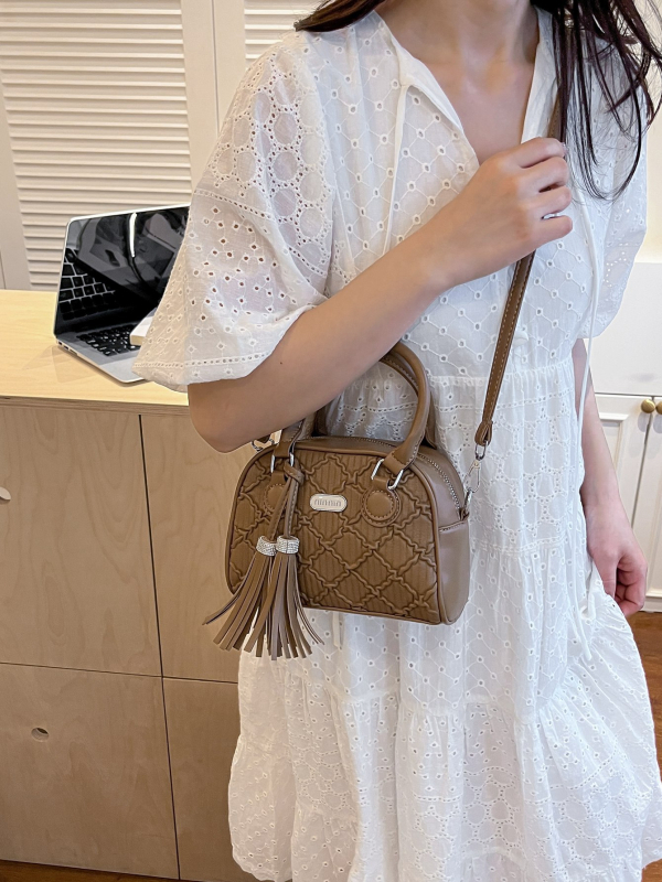 Geantă damă cu model în carouri, lux ușor, crossbody pe umăr, fermoar, mărime medie