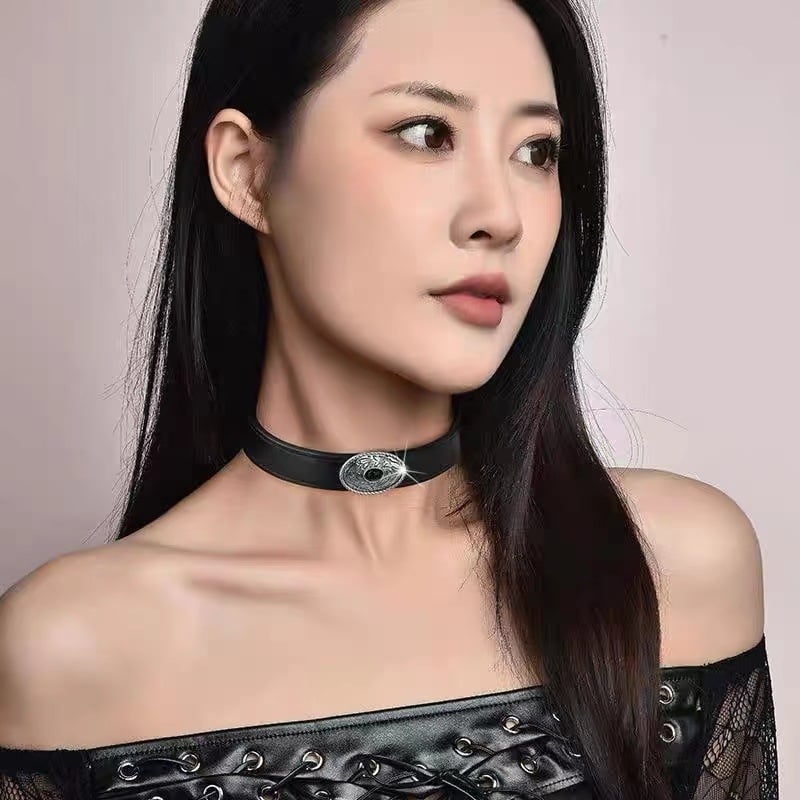 Colier din piele tibetan vintage cu totem metalic, choker unisex