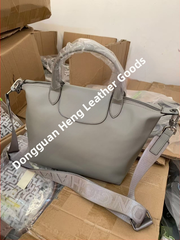 Taška na knedle z pravej teľacej kože, malá veľkosť, crossbody a do ruky, priestranná taška na každodenné nosenie s textúrovanou povrchovou úpravou