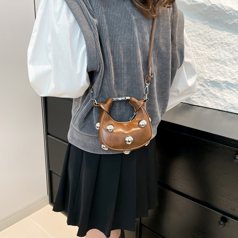2025 Geantă de damă crossbody minimalistă, cu ținte metalice, mică pătrată, pentru uz zilnic