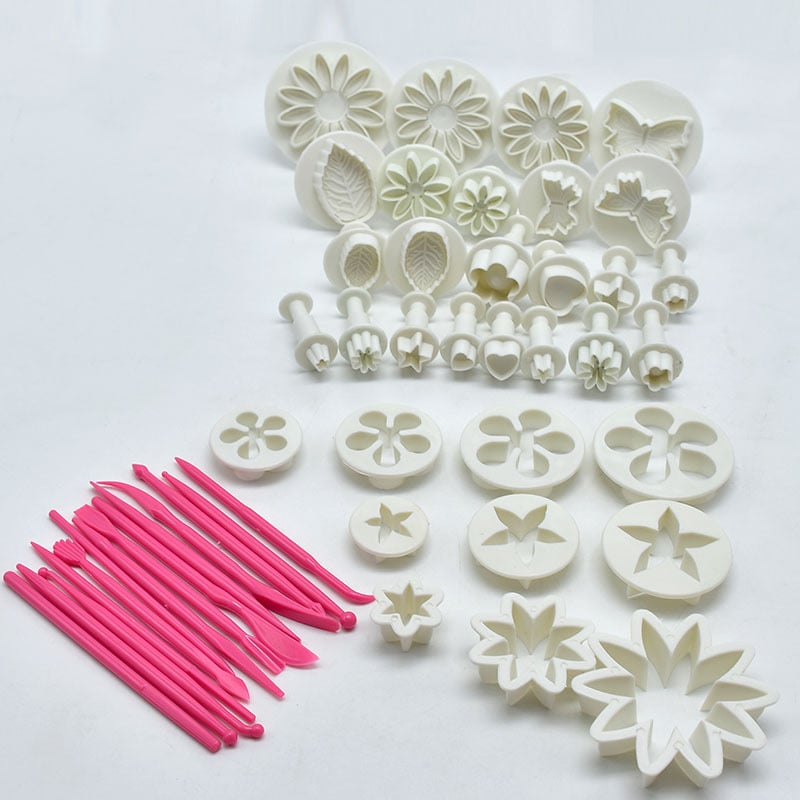 Set forme pentru fondant și biscuiți – 11 piese, în total 47 de piese; matrițe decorative pentru relief