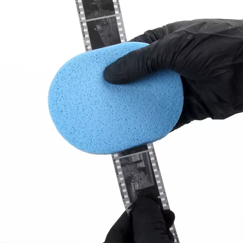 Burete pentru îndepărtarea petelor de apă de pe filme 135/120, moale și ne-dăunător, pentru negative alb-negru și color, utilizare în camera obscură