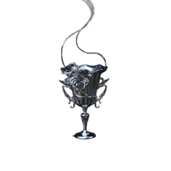Design original de nișă: colier din cupru în stil gotic, cu motive de lumânare și pahar de vin înalt