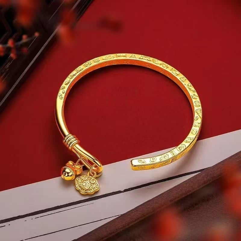 Brățară cu pandantiv într-o nuanță aurie, cuvinte norocoase, stil chinoiserie, brățară deschisă cu charm pentru longevitate