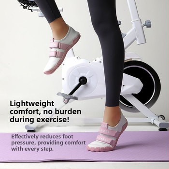 Unutarnje tenisice za fitness za jogu i pilates; prozračne, protuklizne, mek potplat, niski vrh; pogodne za čučnjeve i mrtvo dizanje.