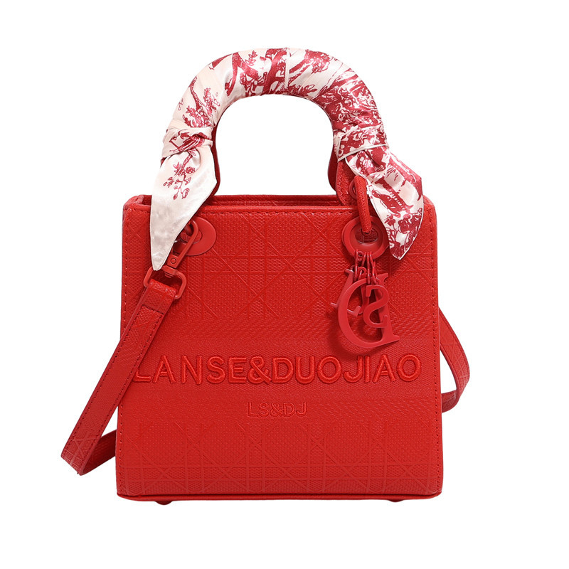 Geantă crossbody Diana, broderie și eșarfă de mătase, stil urban pentru femei