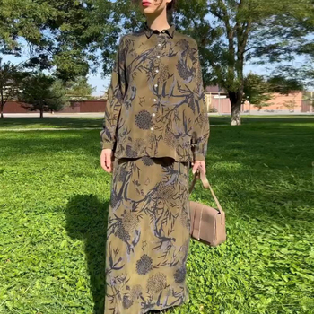 Costum feminin: cămașă cu mâneci lungi și fustă, primăvara 2024, elegant și casual